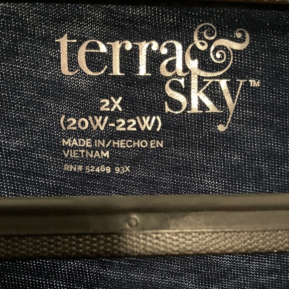 NWOT Terra & Sky Navy Blue tee - Picture 3 of 3